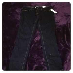 Dark blue indigo No Boundaries skinny jeans.